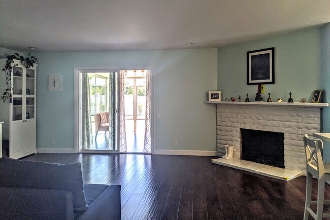 Building Photo - 6532 Gross Ave