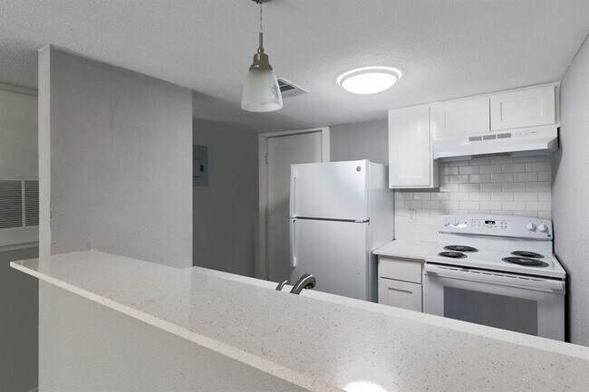 Building Photo - 1600 West Ave