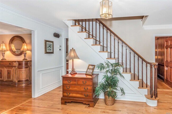 Building Photo - 343 Oyster Bay Road