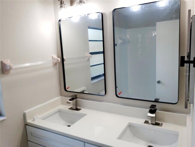 Building Photo - 4284 Everett Ave