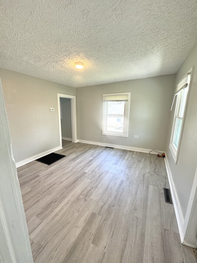 Building Photo - 105 Trail Dr