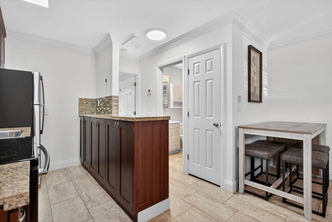 Building Photo - 3207 Marine Dr