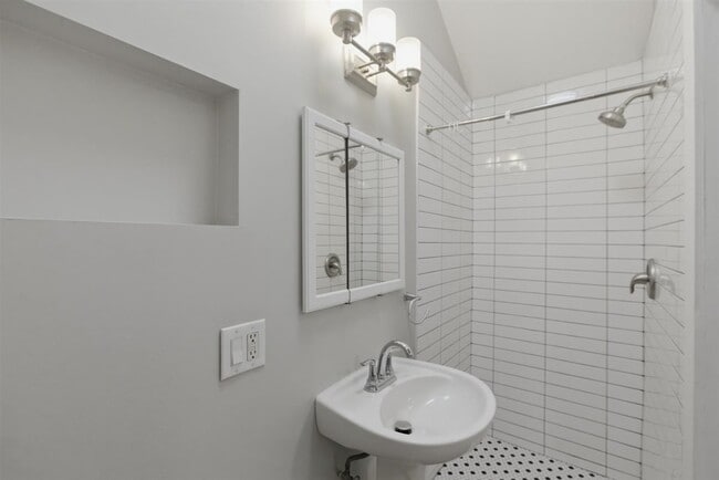 Building Photo - 3652 N Nora Ave