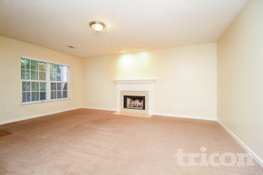 Building Photo - 3001 Deer Trail Dr