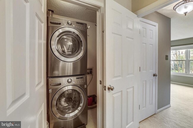 Building Photo - 12103 Greenway Ct