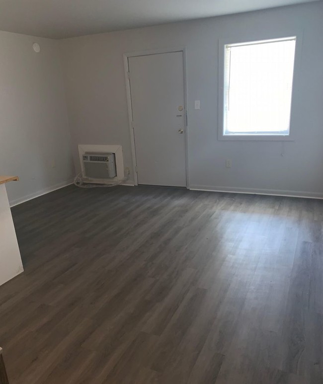 Building Photo - 37 Labrook Dr