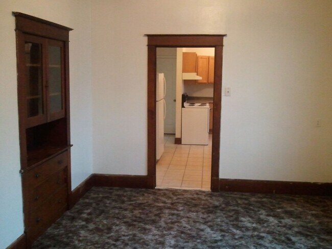 Building Photo - 332 N 21st Ave W