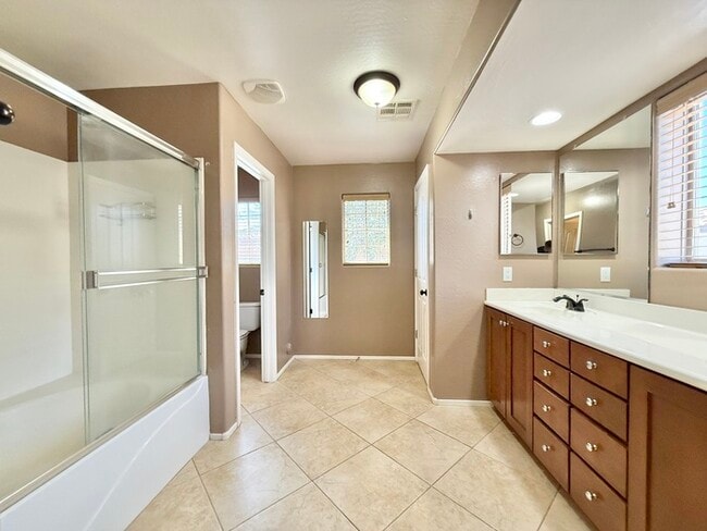 Building Photo - Fabulous 3-Bedroom, 2.5 Bathroom home!!