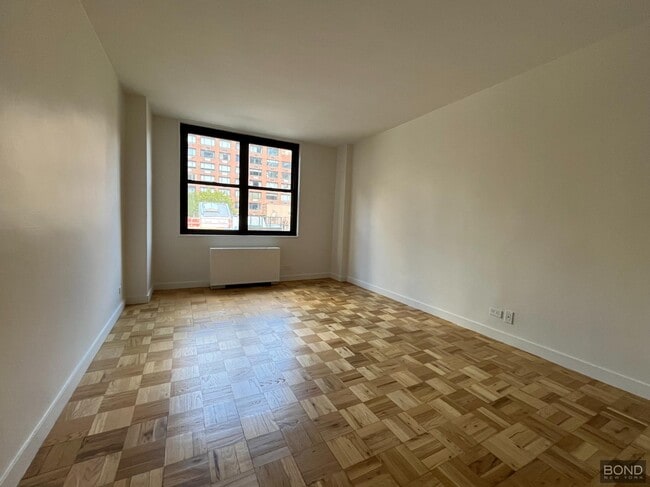 Building Photo - 333 E 49th St