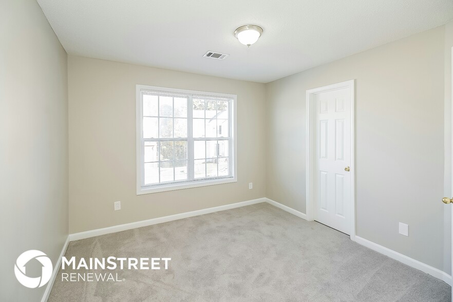 Building Photo - 8133 Green Garden Dr