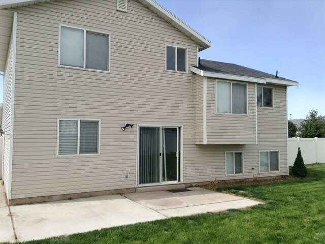 Building Photo - 447 W 500 N