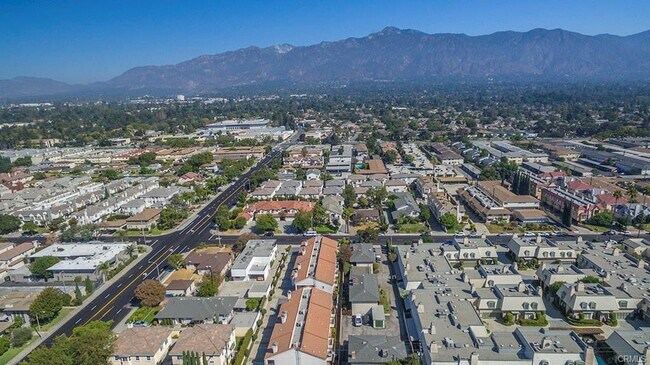 Building Photo - 1035 Fairview Ave