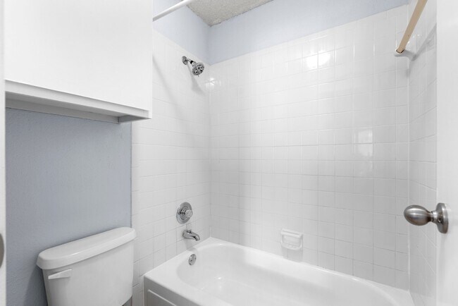 Building Photo - 2750 Holly Hall St