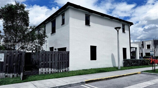 Building Photo - 21404 NE 3rd Path