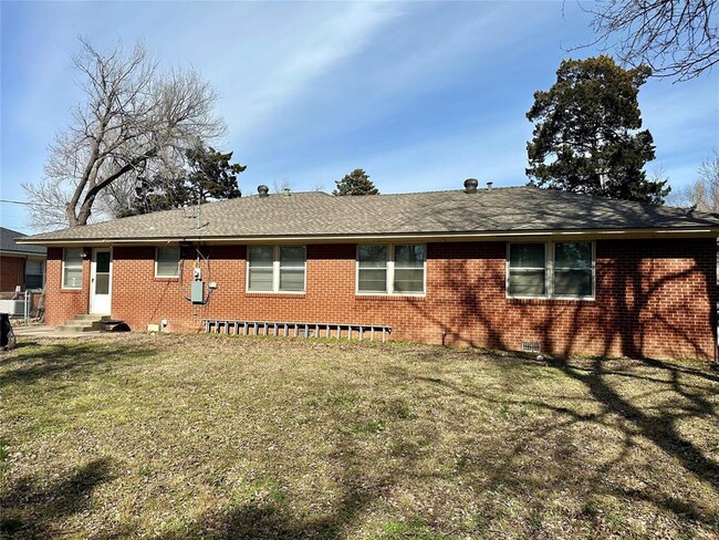 Building Photo - 1224 Westlawn Dr