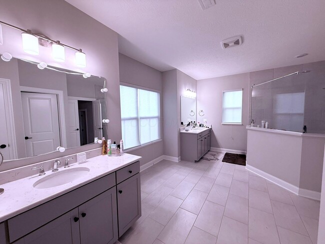Building Photo - 10692 Pearl Creek Dr