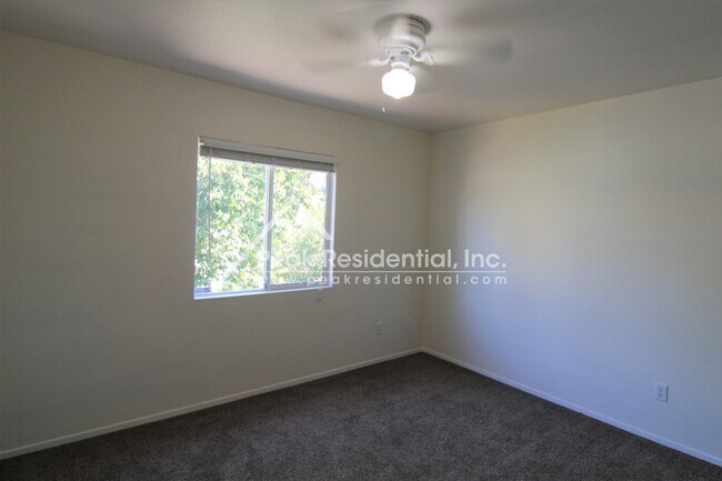 Building Photo - Very Nice 3bd/2.5ba Elk Grove House with 2 Car Garage!