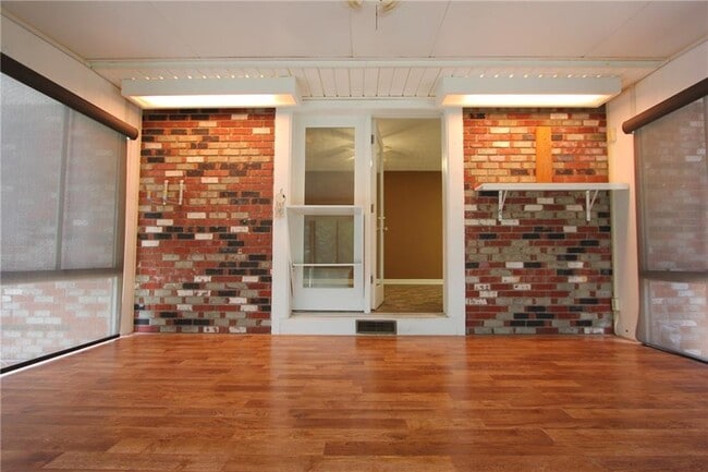 Building Photo - 2944 Piedmont Dr