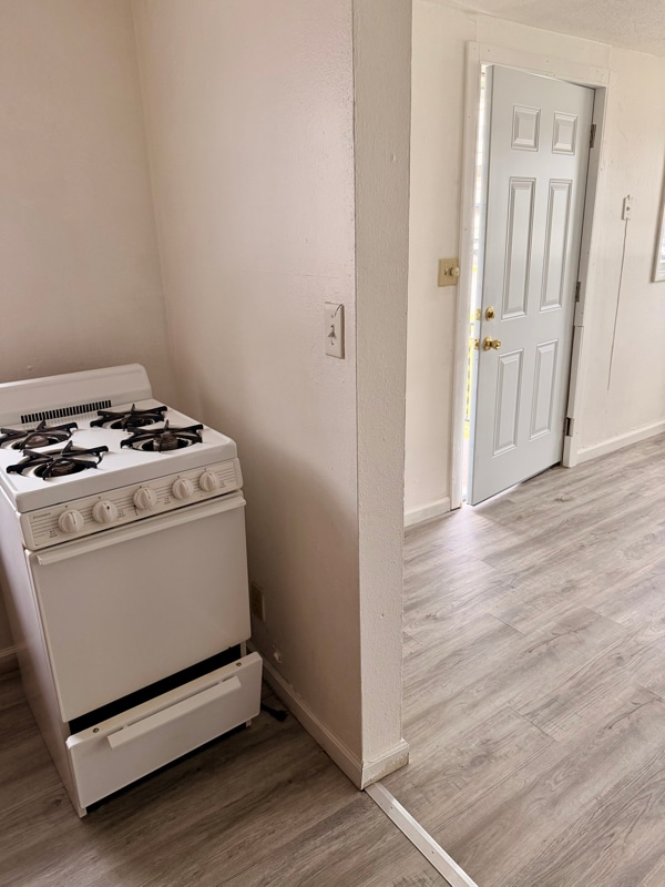 Building Photo - 2204 6th St