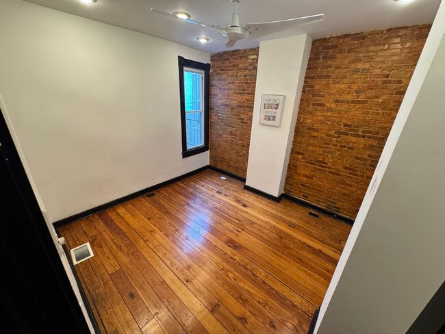 Building Photo - BEAUTIFUL, large brick row home in Hollins...