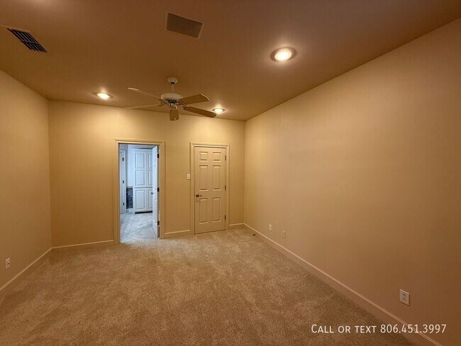 Building Photo - 2707 Regis St