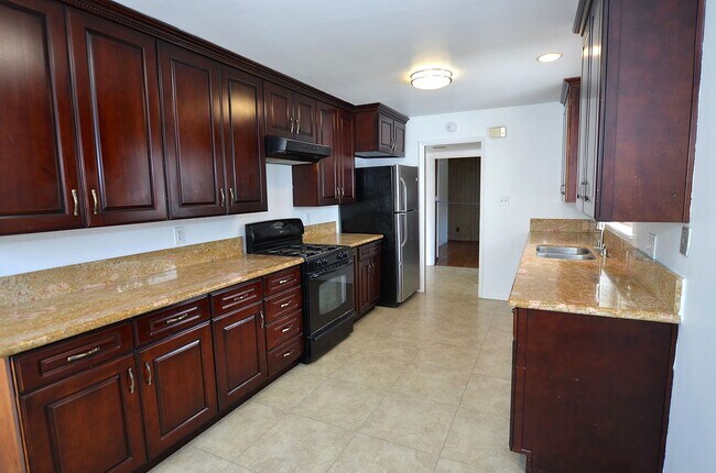 Building Photo - Single level Home