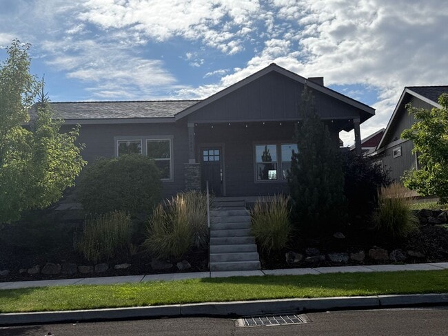 Primary Photo - NE 3 Bdrm, 2 Bath, Gas Heat/Fireplace, Air...