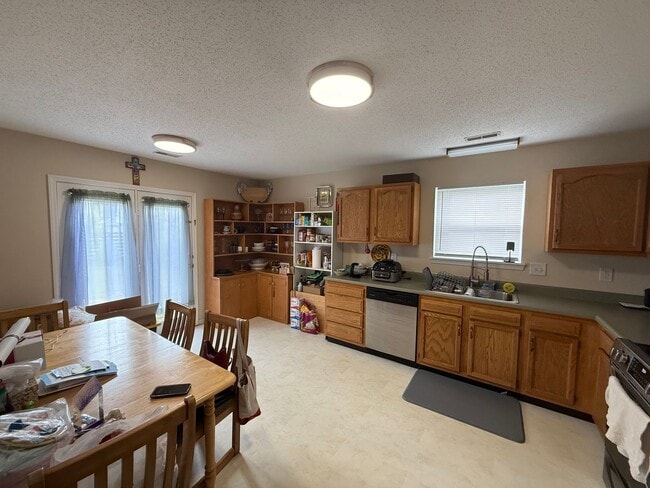 Building Photo - Beautiful 3-Bedroom Home for Rent in Bloomington, IN