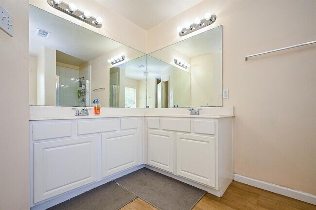 Building Photo - 20418 Linden Tree Dr
