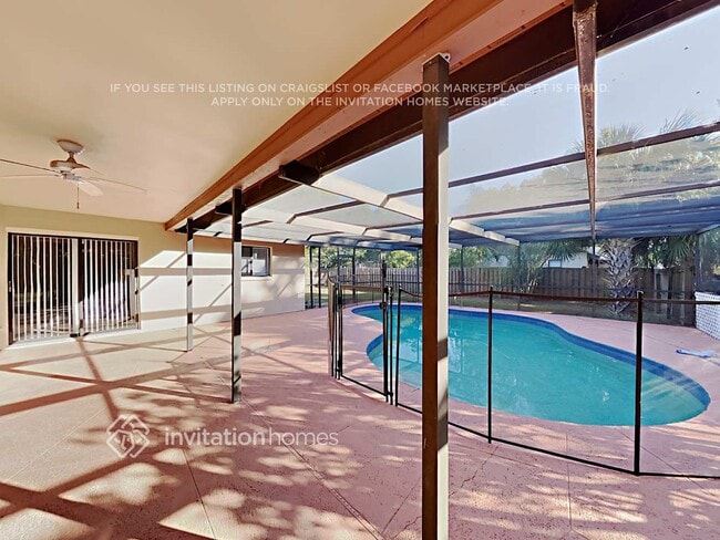 Building Photo - 3040 Oak View Dr