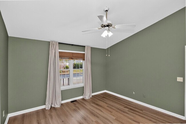 Building Photo - 137 Pepper Ridge Cir