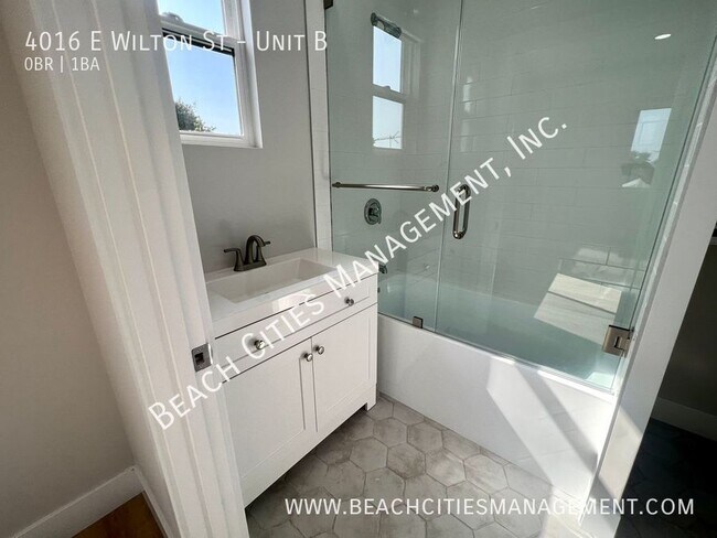 Building Photo - 4016 E Wilton St