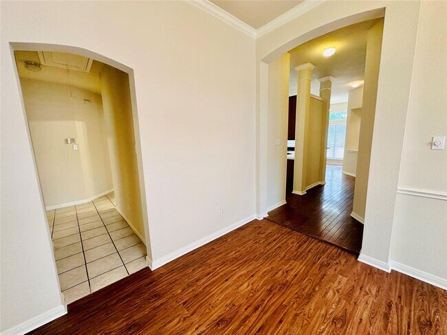 Building Photo - 6514 Clairmont Dr