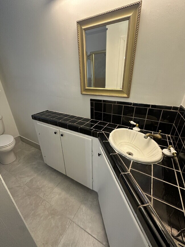 Building Photo - "Charming 1-Bedroom Studio on Berry Street – Cozy 450 Sq Ft in Lemon Grove!"