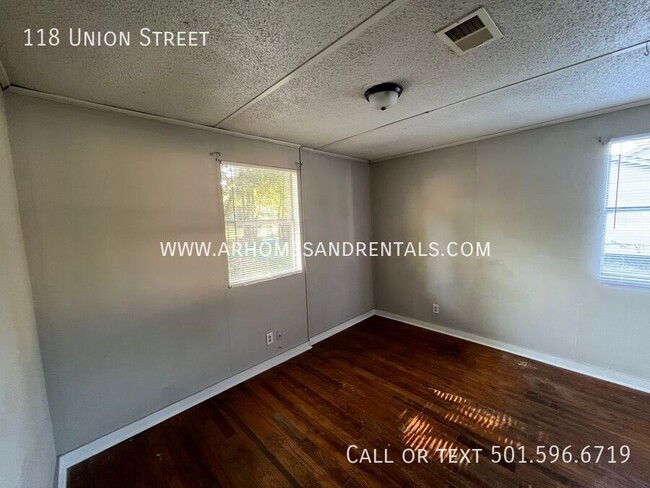 Building Photo - Move In Today for $249|118 Union St | 3 Be...