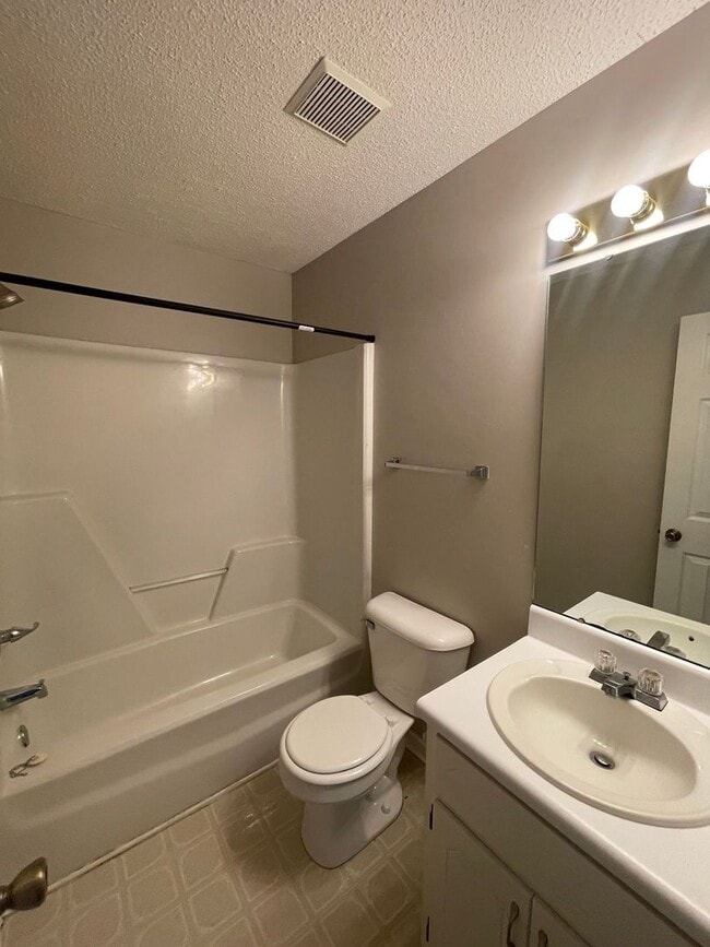 Building Photo - Briarwood West!!!  1/2 OFF FIRST MONTH REN...