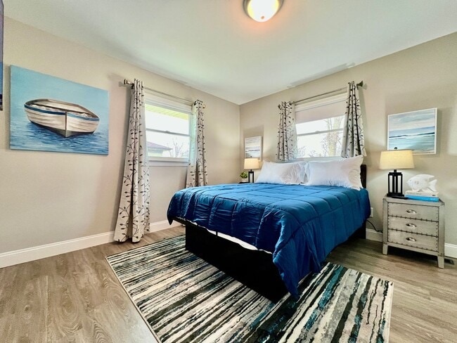 Building Photo - Newly remodeled, furnished home Trenton, Ohio