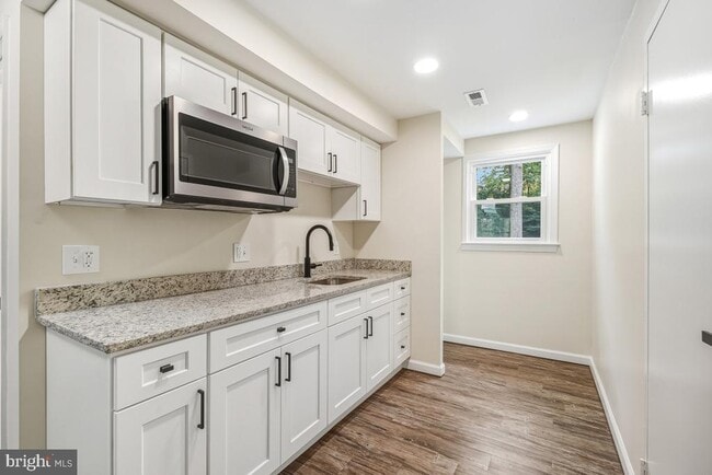 Building Photo - 1203 Brantford Ave