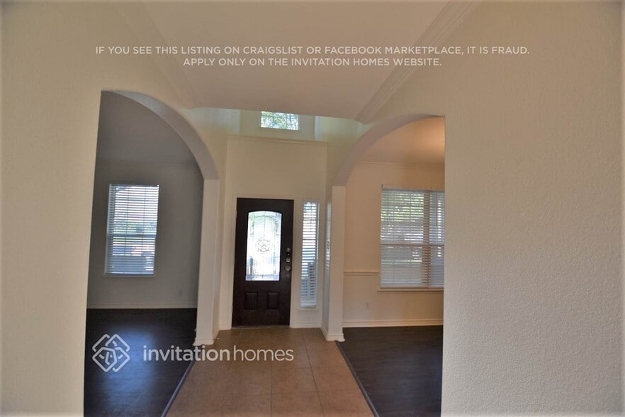 Building Photo - 15676 Sweetpine Ln