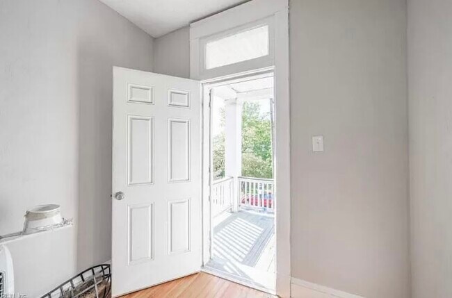 Building Photo - 214 Lucile Ave