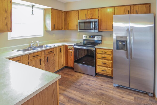 Building Photo - 4754 Leybourne Dr
