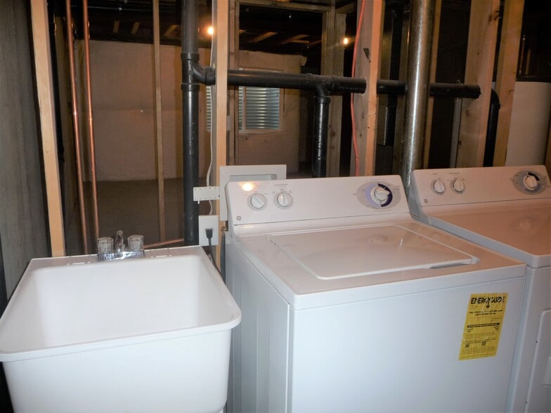 Laundry - 1212 S Emery St