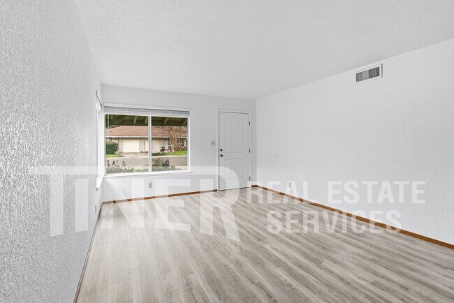 Building Photo - 2304 Villanova Cir