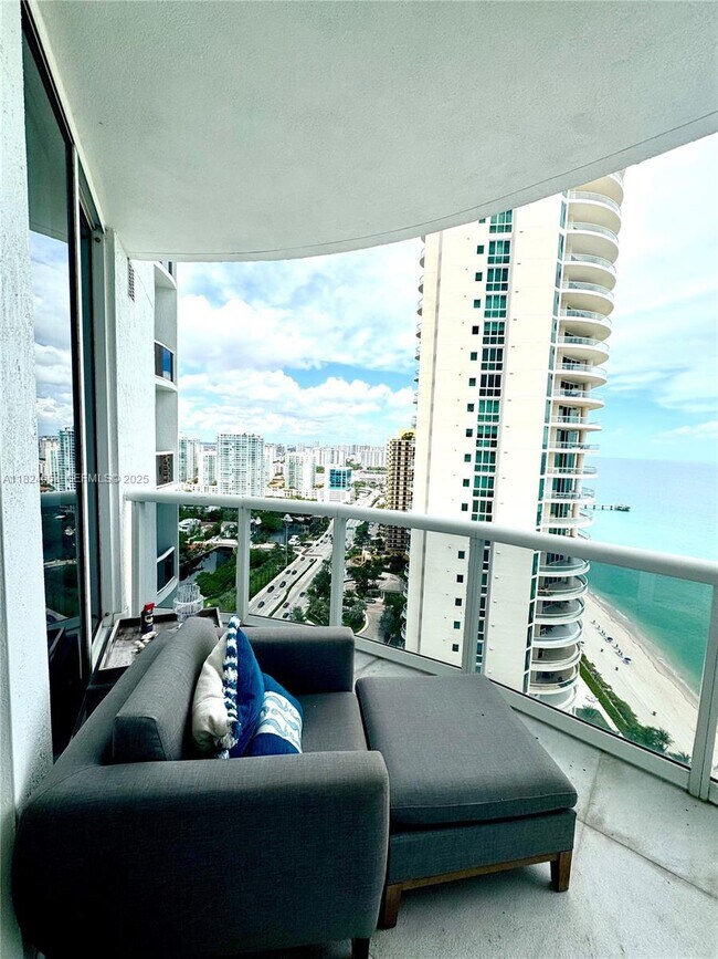 Building Photo - 16001 Collins Ave