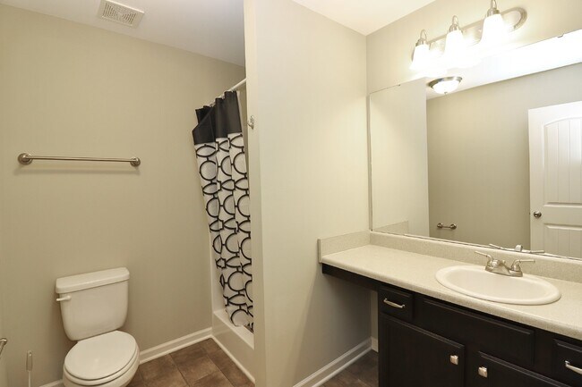 Building Photo - Spacious 4-Bedroom Home with Fireplace in Fayetteville, NC - A Must-See Rental Property!