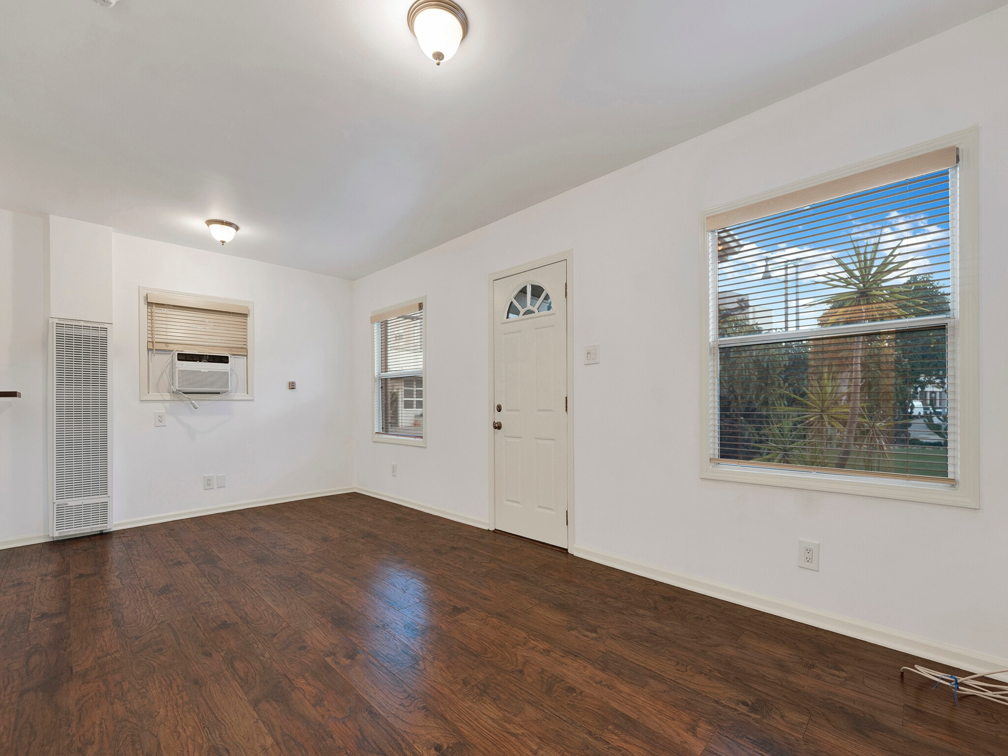 Building Photo - 2677 Rich St