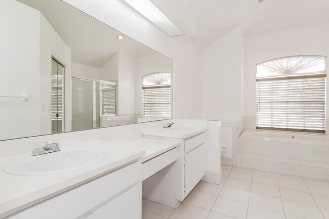 Building Photo - "Charming 3-Bed, 2-Bath Home in Hudson, FL...