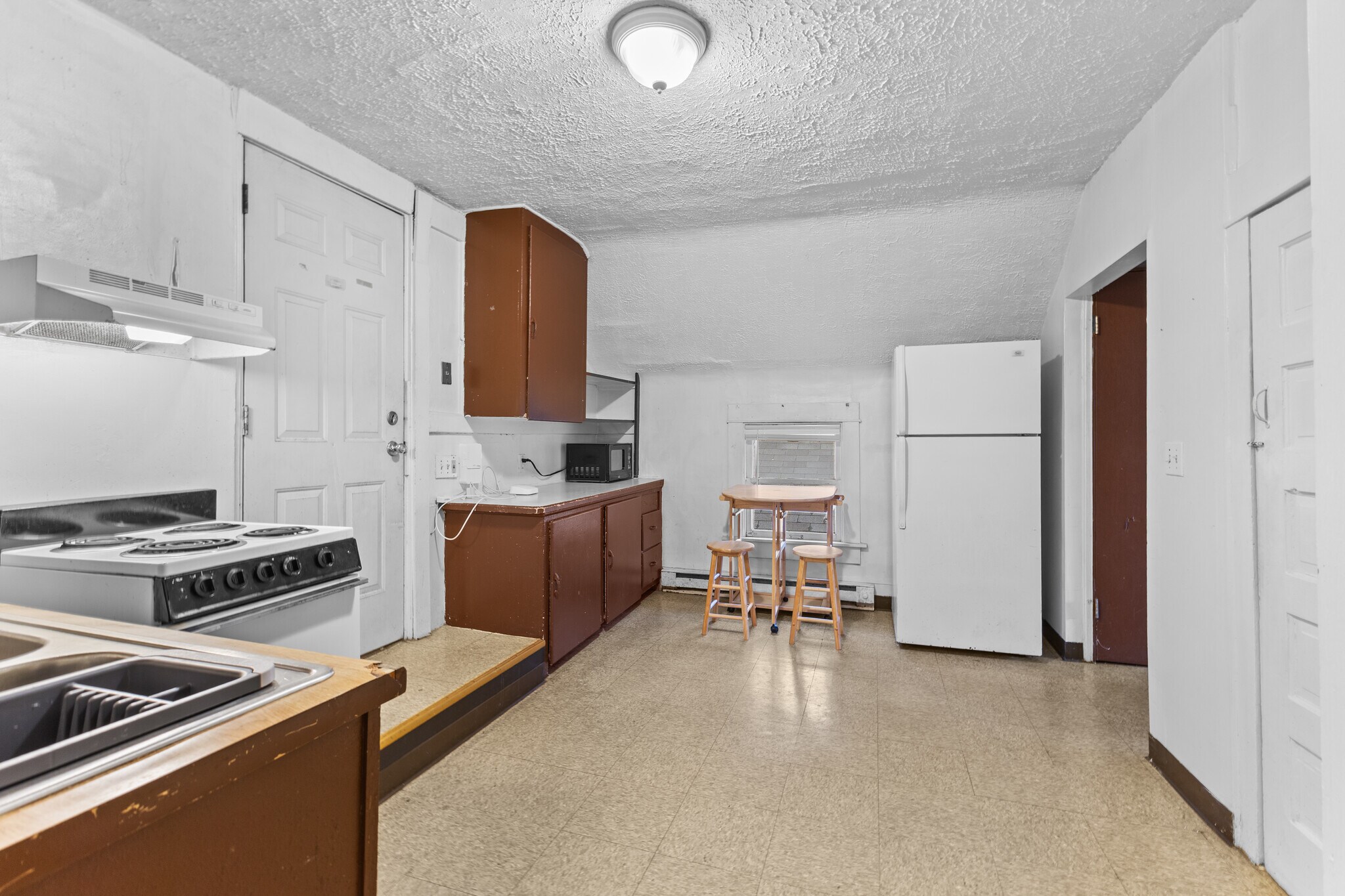 Building Photo - 922 Dakin St