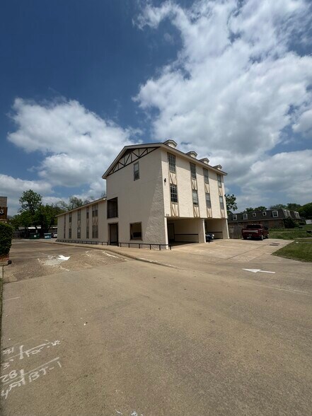Exterior Property - 225 E University Dr
