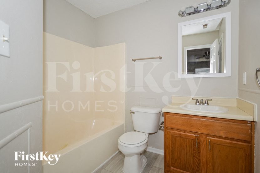 Building Photo - 4824 Ossington Ct